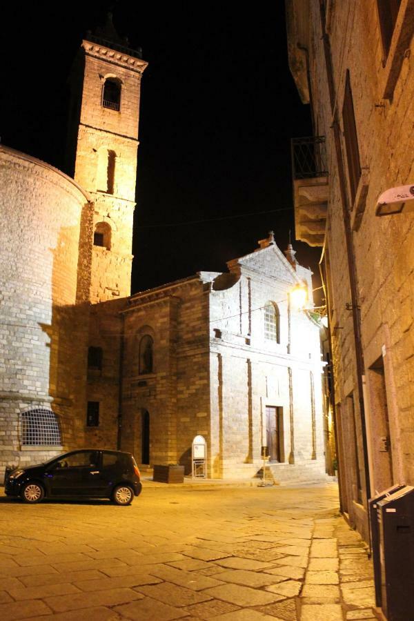 B&B Piazza Di L'Ara Tempio Pausania Bagian luar foto