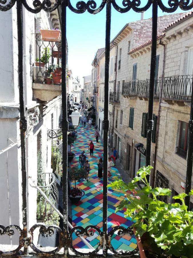 B&B Piazza Di L'Ara Tempio Pausania Bagian luar foto